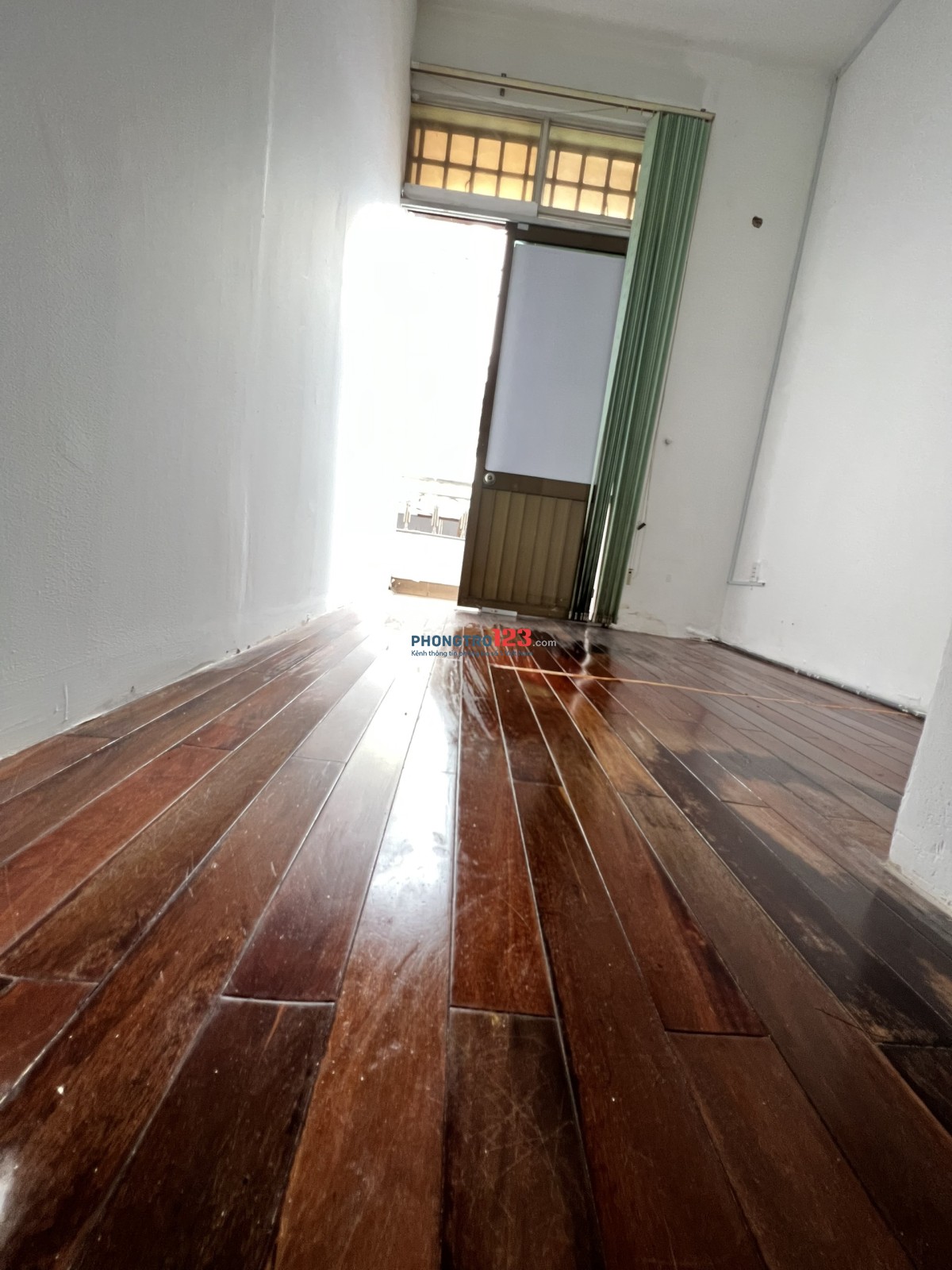 PHÒNG CÓ BAN CÔNG CỬA SỔ SẠCH SẼ THOÁNG MÁT GẦN CẦU BÙI HỮU NGHĨA