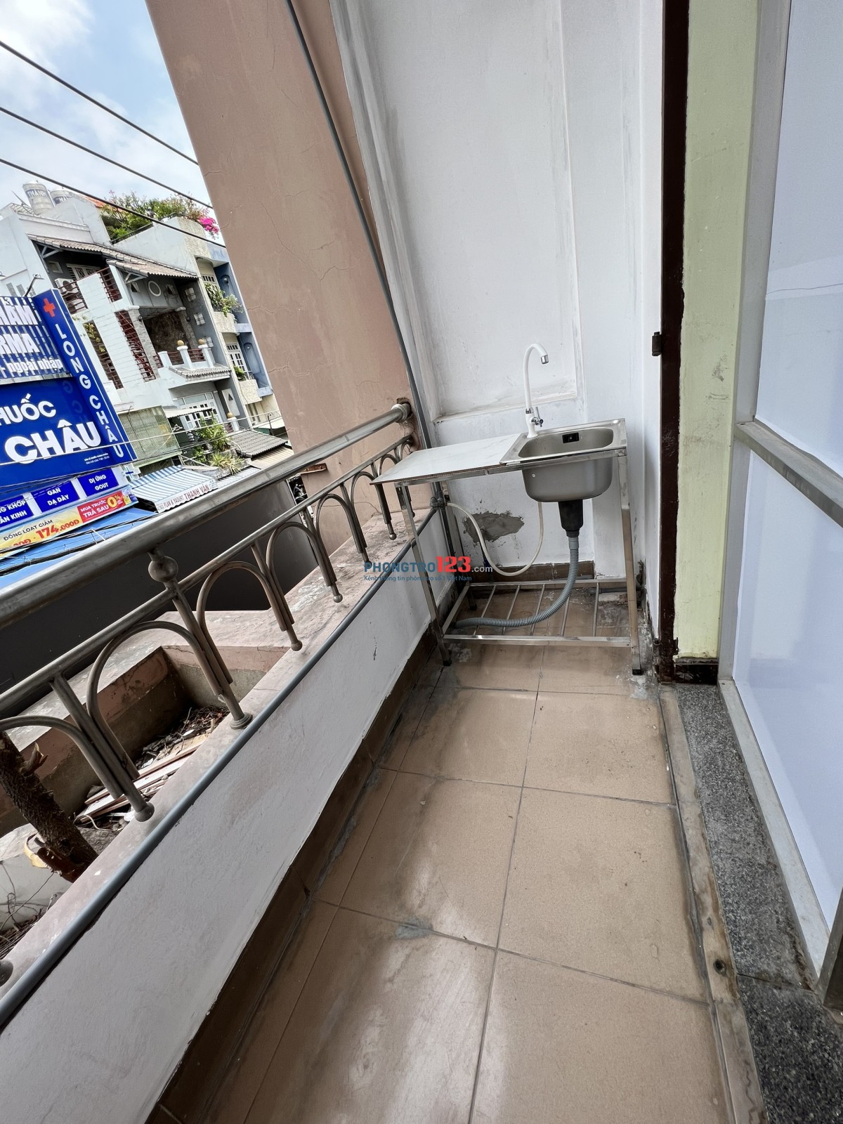 PHÒNG CÓ BAN CÔNG CỬA SỔ SẠCH SẼ THOÁNG MÁT GẦN CẦU BÙI HỮU NGHĨA