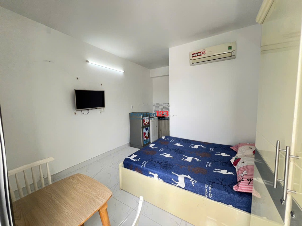 Căn hộ Studio ban công có thang máy máy giặt riêng ở Cách Mạng Tháng 8, Phường 11, Quận 3