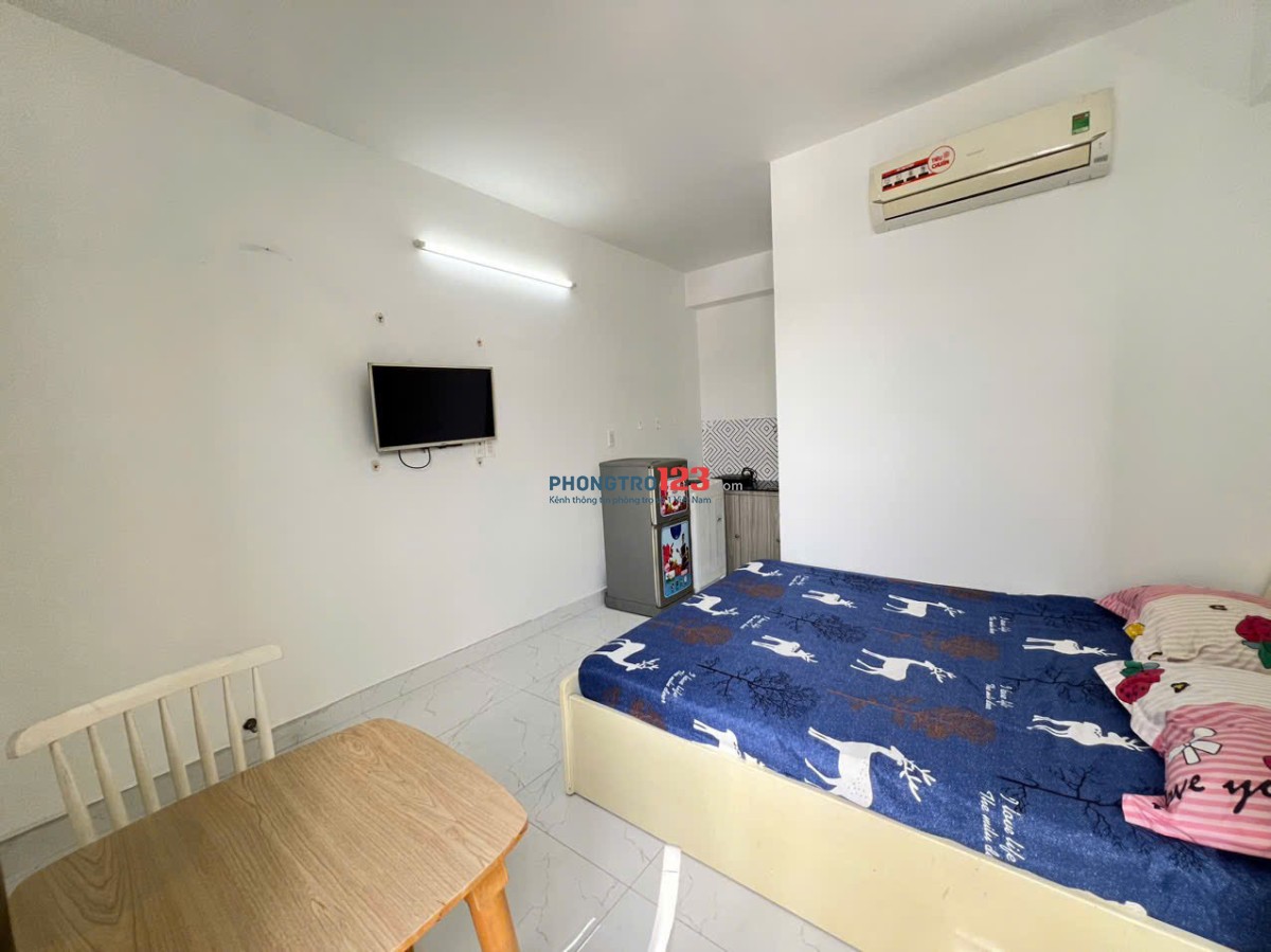 Căn hộ Studio ban công có thang máy máy giặt riêng ở Cách Mạng Tháng 8, Phường 11, Quận 3