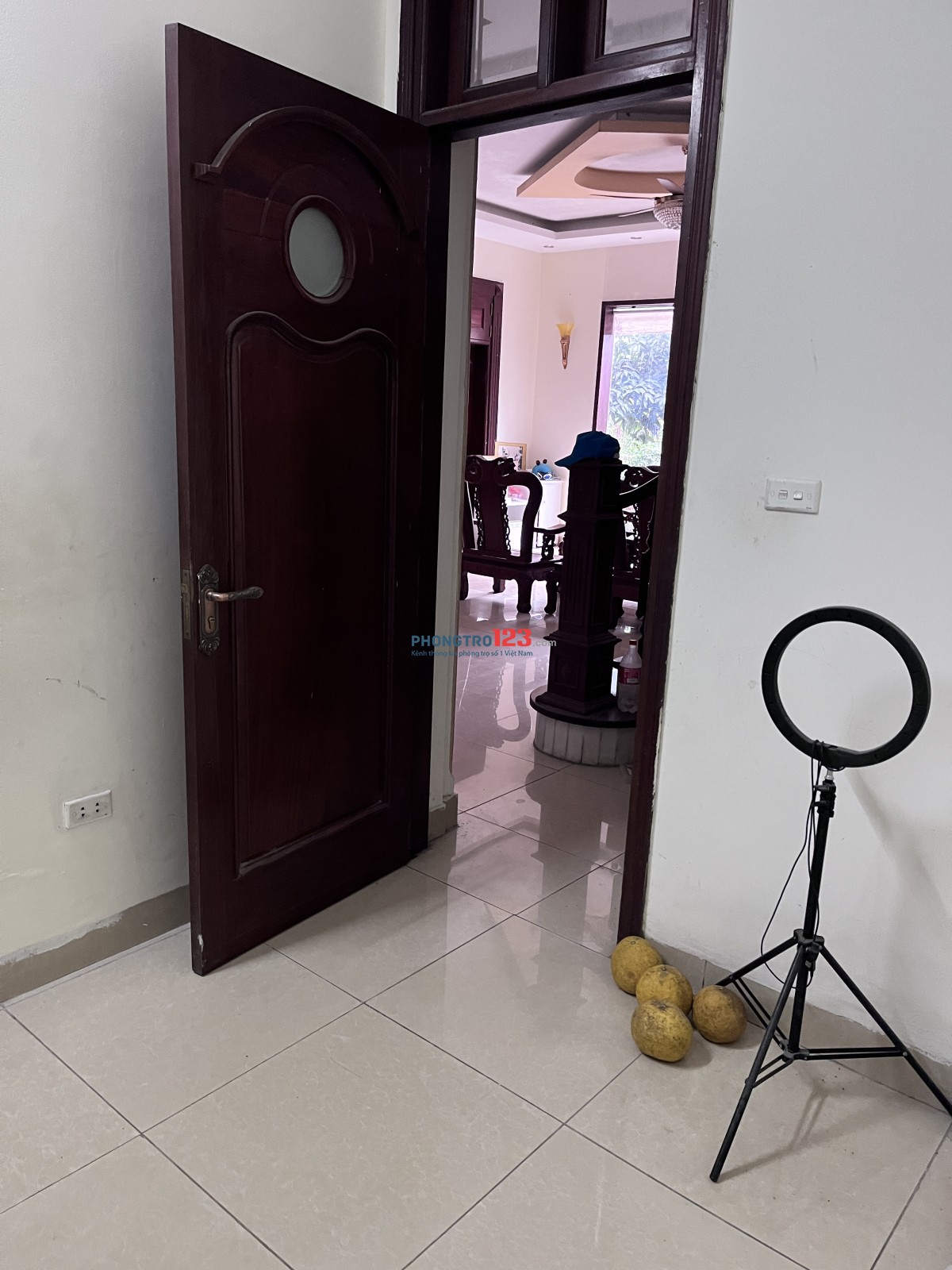 Phòng trọ cho thuê đầy đủ tiện nghi, có nha tắm và vệ sinh riêng biệt.