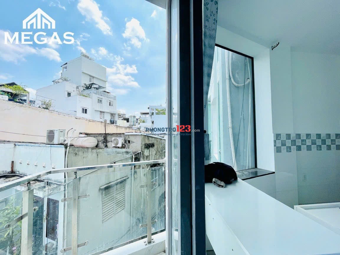 Cho Thuê Studio Ban Công Đón Nắng , Giá Tốt , 30m2 - Đường Thành Thái , Gần Cầu Vượt Ba 3/2 Q10