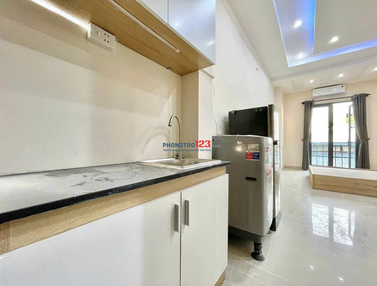 Cho Thuê Phòng Bình Thạnh gần chợ Bà Chiểu, giáp Q1 có bancong, máy giặt riêng giá từ 5.2tr