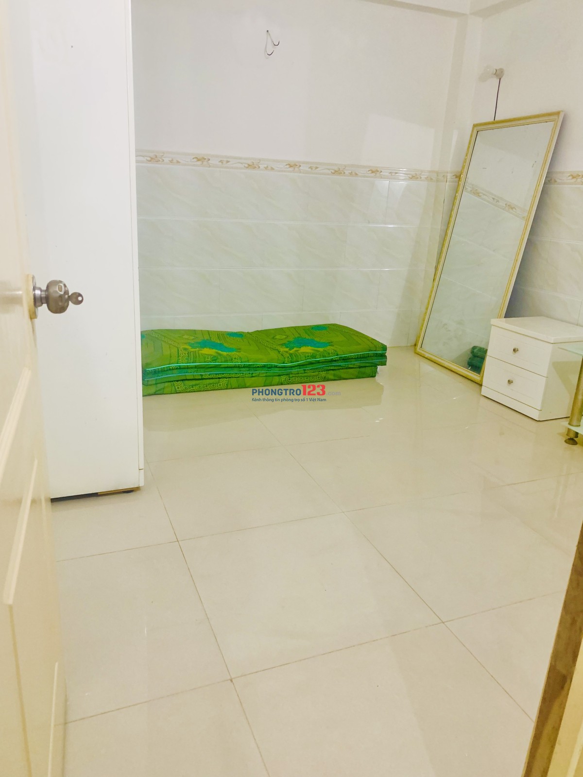 PHÒNG THOÁNG SẠCH SẼ MAY LẠNH, bếp nấu ăn ngay Hoa Hao- ĐH Kinh Tế