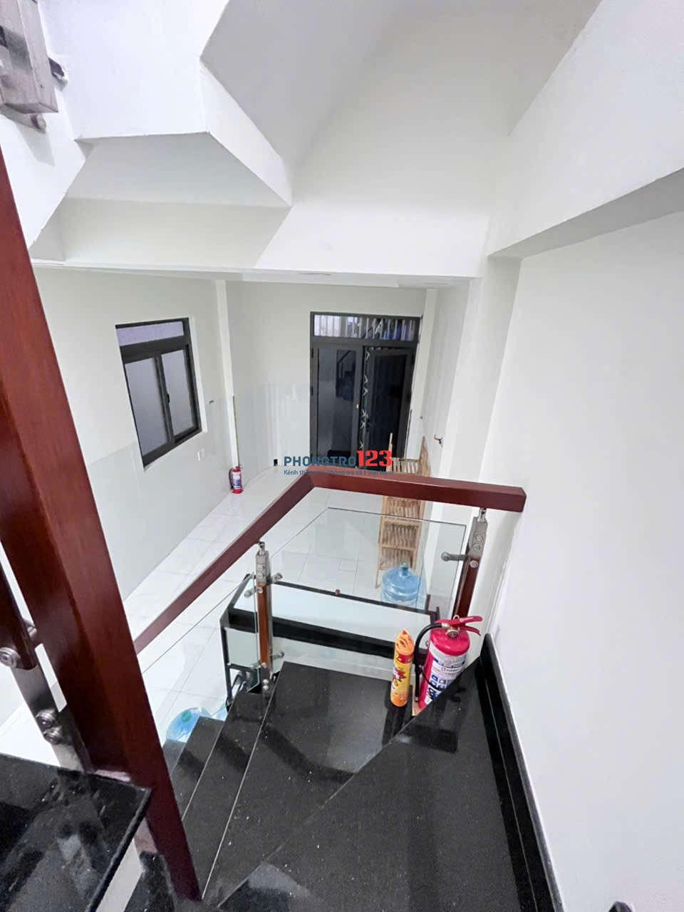 Nhà hẻm xe hơi, 2 phòng ngủ, mới, nội thất cao cấp. Thuận tiện ở và kinh doanh.