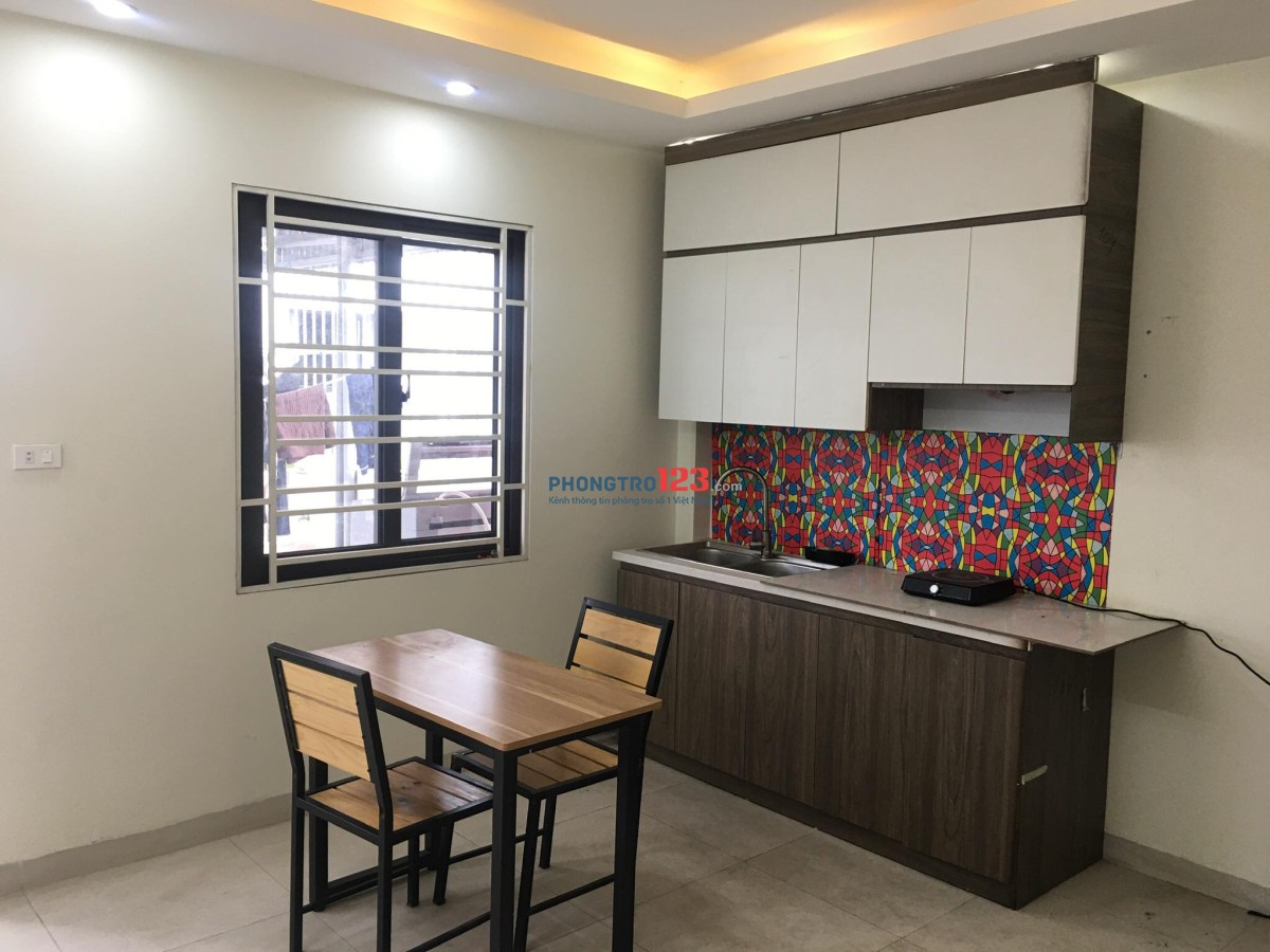 Căn hộ 2 phòng ngủ Lạc Long Quân gần hồ Tây giá 7.2tr