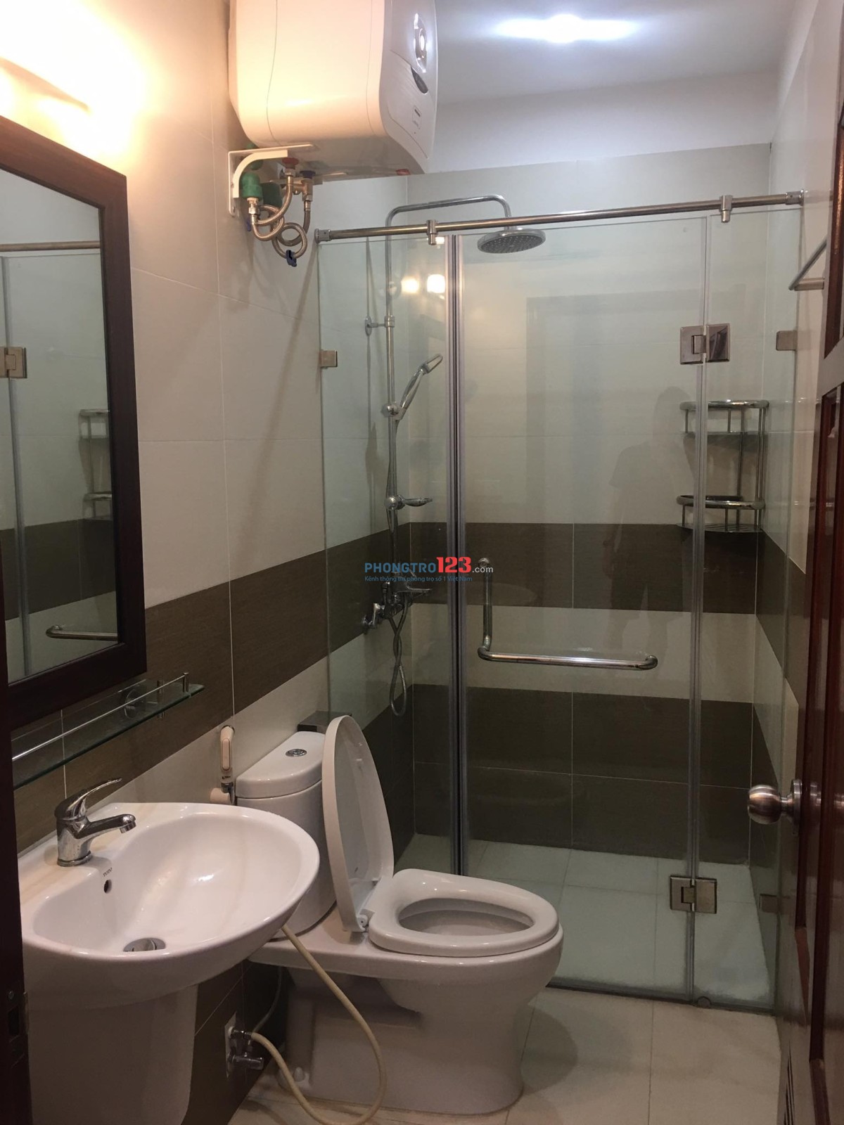 Căn hộ 2 phòng ngủ Lạc Long Quân gần hồ Tây giá 7.2tr