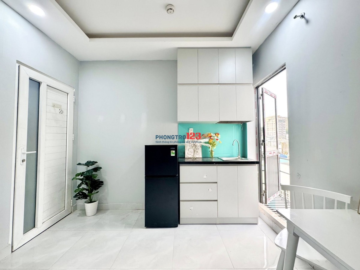 PHÒNG CỬA SỔ ĐÓN NẮNG FULL TIỆN NGHI - TÂN SƠN PHẠM VĂN BẠCH