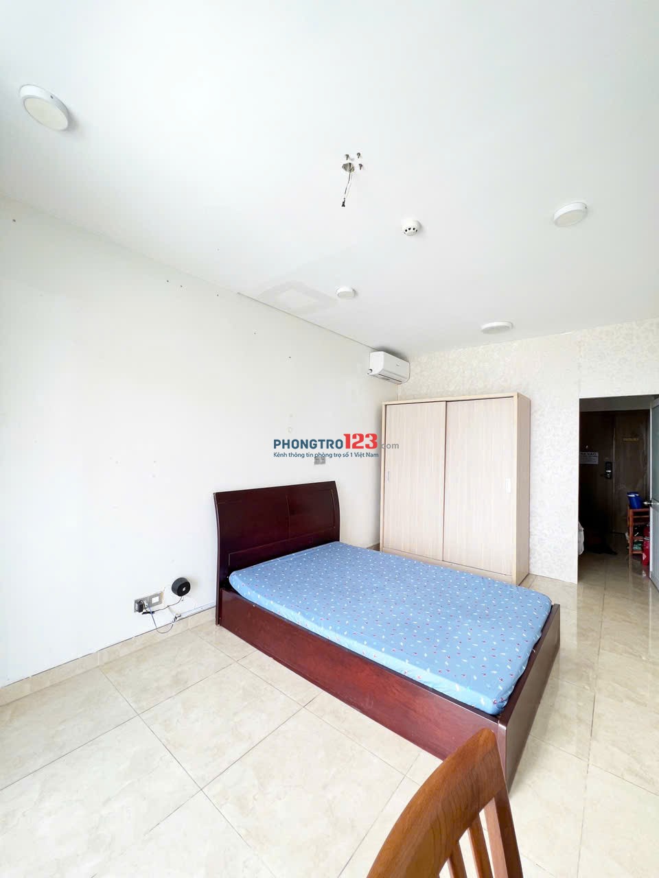 Phòng có ban công chung cư Lux garden 370 Nguyễn Văn Quỳ Q.7 tiện đi lại Q.7, Q.1.