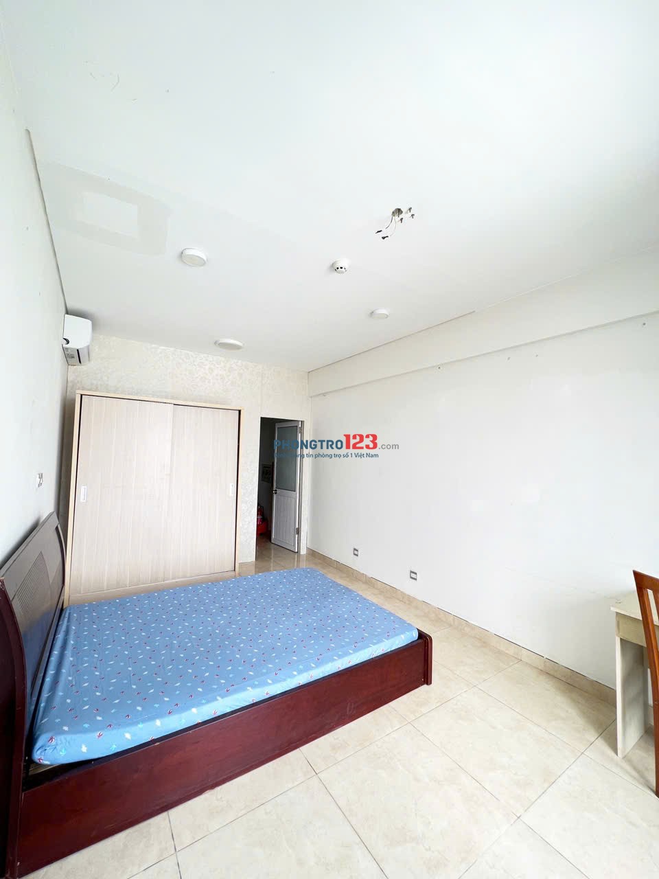 Phòng có ban công chung cư Lux garden 370 Nguyễn Văn Quỳ Q.7 tiện đi lại Q.7, Q.1.