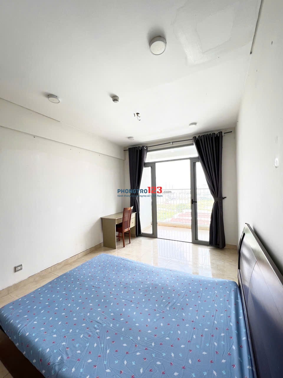 Phòng có ban công chung cư Lux garden 370 Nguyễn Văn Quỳ Q.7 tiện đi lại Q.7, Q.1.