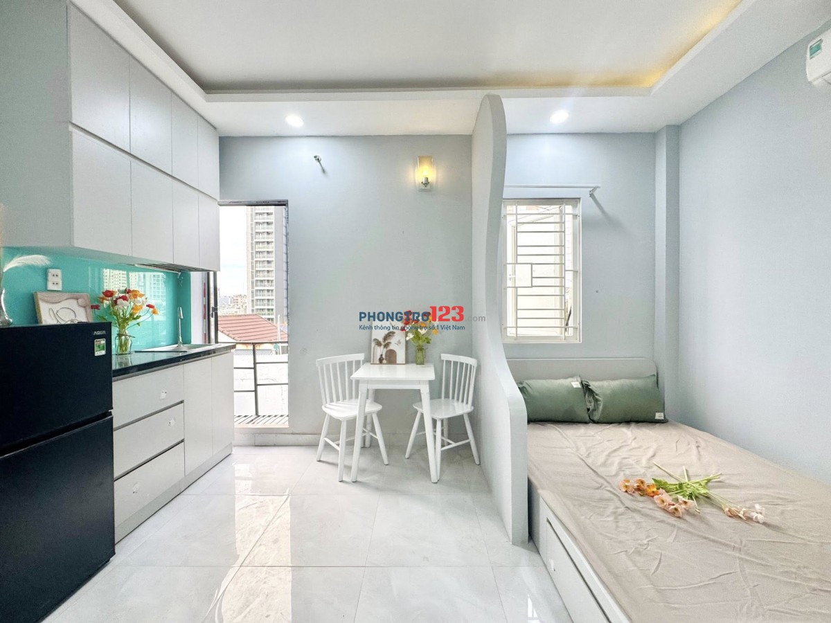 PHÒNG CỬA SỔ ĐÓN NẮNG FULL TIỆN NGHI - TÂN SƠN PHẠM VĂN BẠCH