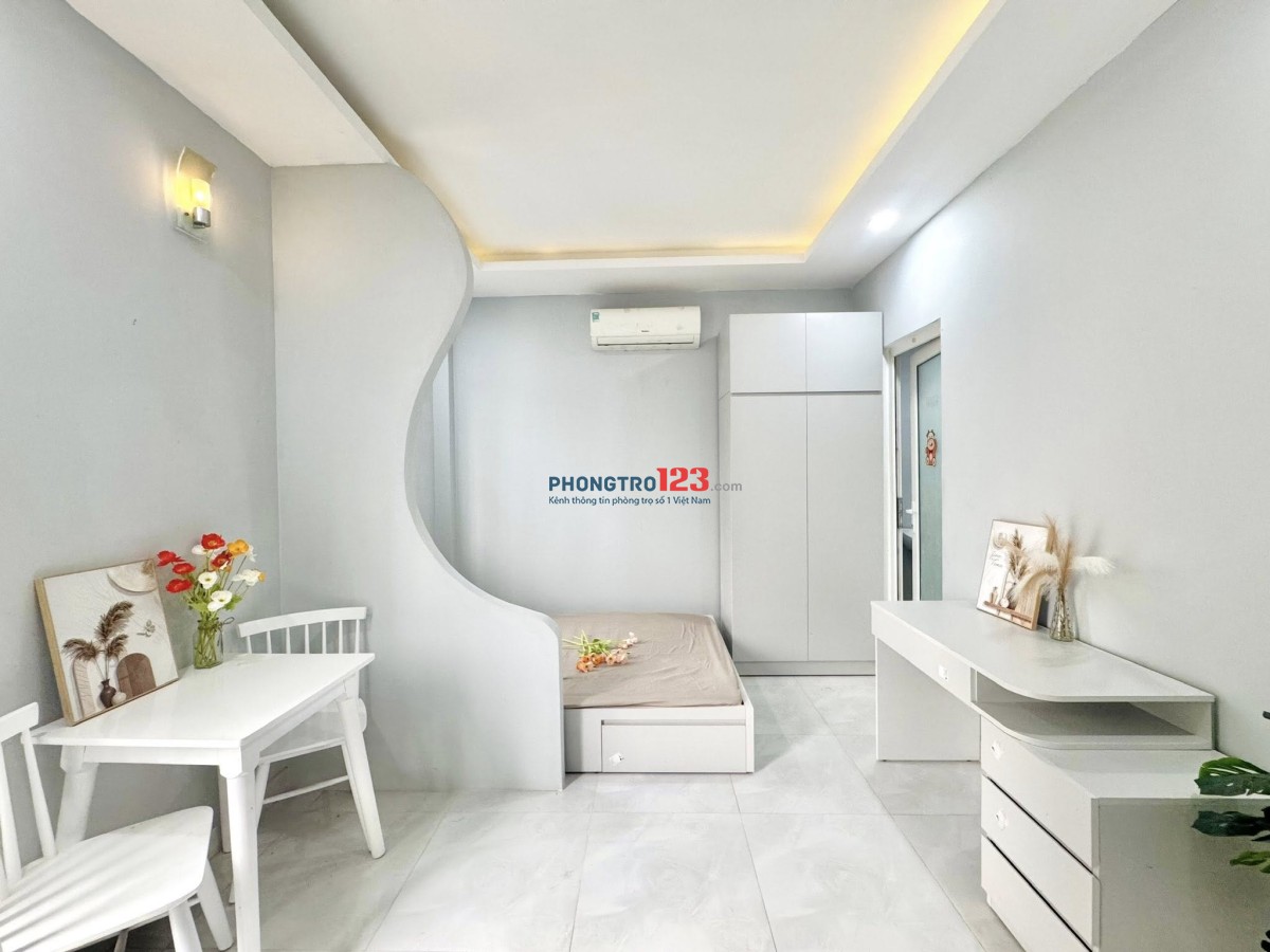 PHÒNG CỬA SỔ ĐÓN NẮNG FULL TIỆN NGHI - TÂN SƠN PHẠM VĂN BẠCH