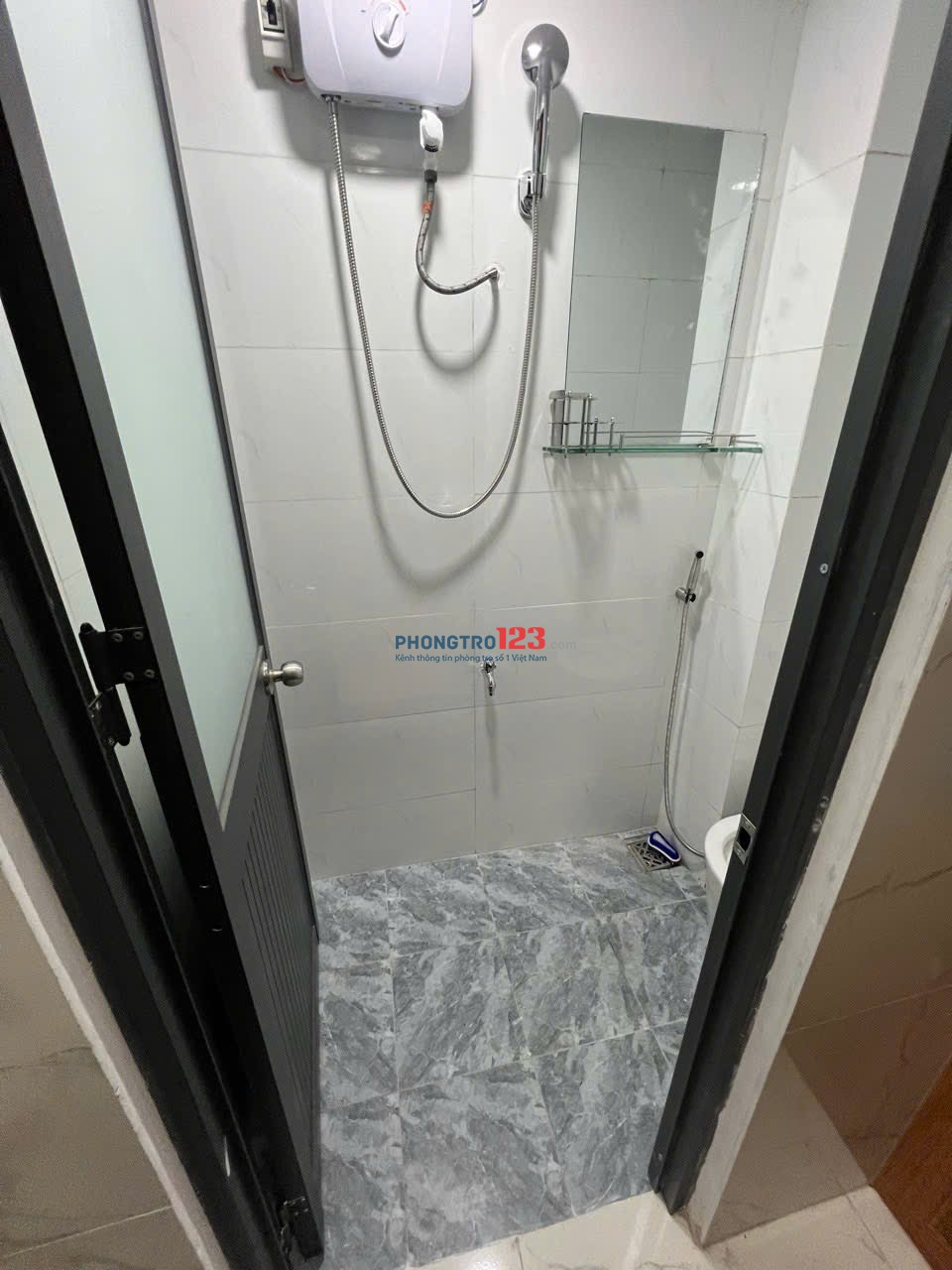 Nhà nguyên căn nhỏ xinh, gần chợ, siêu thị