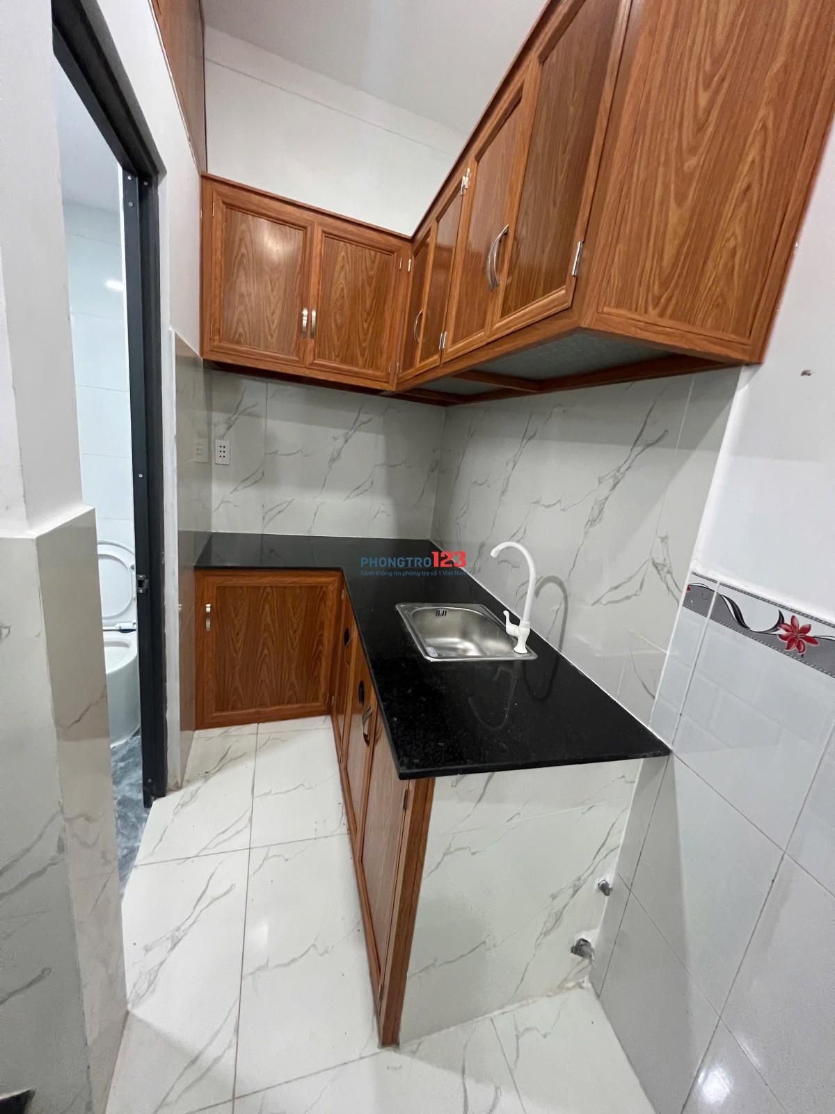 Nhà nguyên căn nhỏ xinh, gần chợ, siêu thị