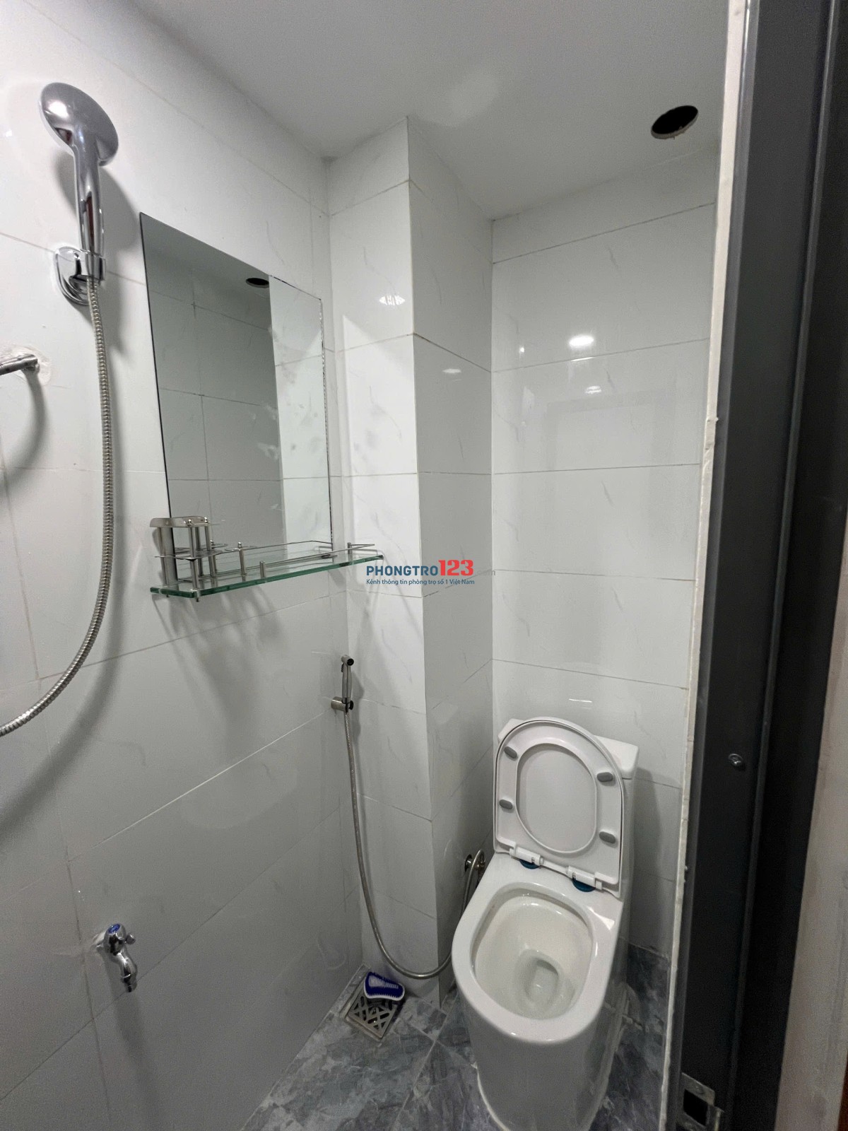 Nhà nguyên căn nhỏ xinh, gần chợ, siêu thị