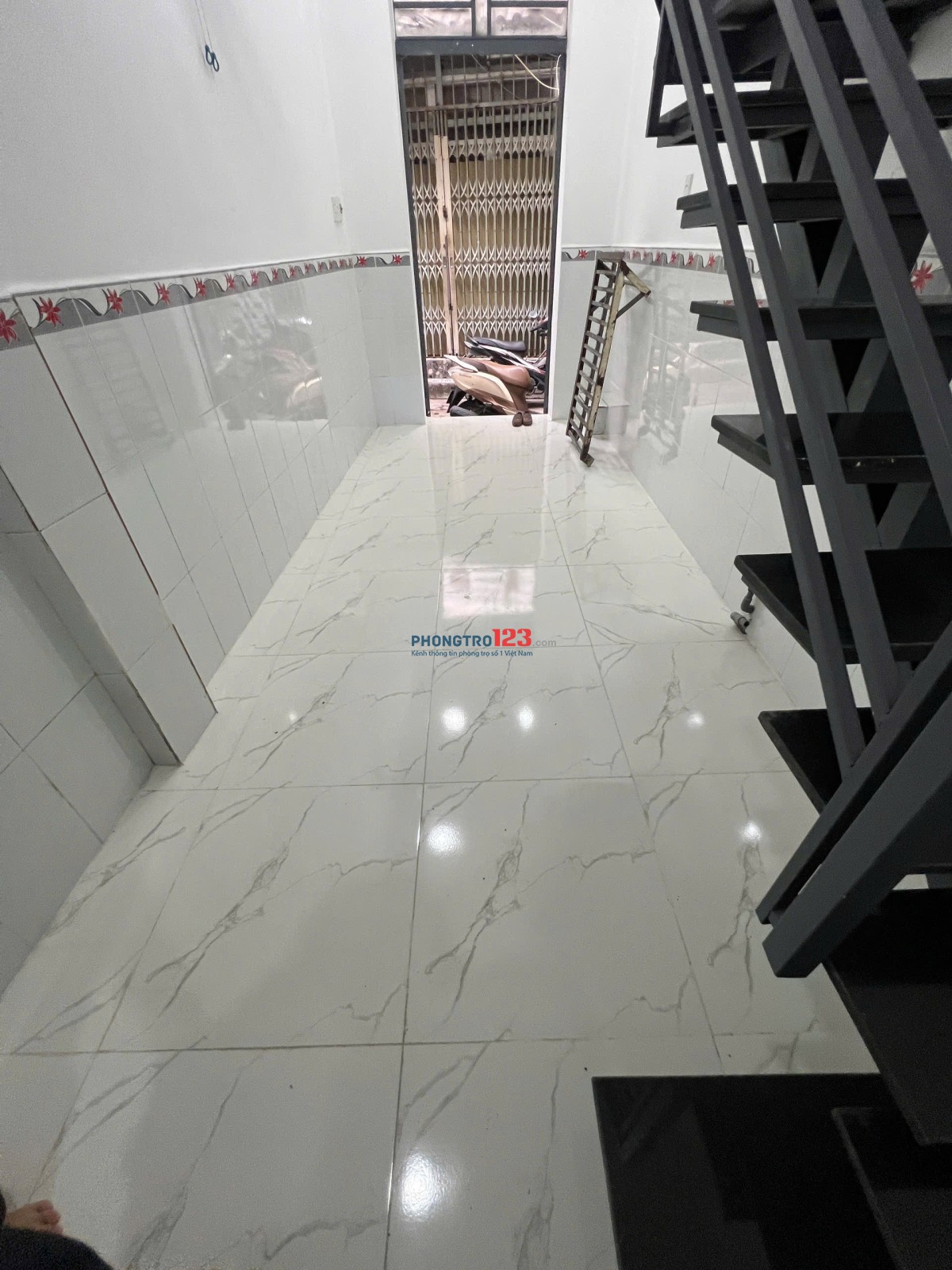 Nhà nguyên căn nhỏ xinh, gần chợ, siêu thị