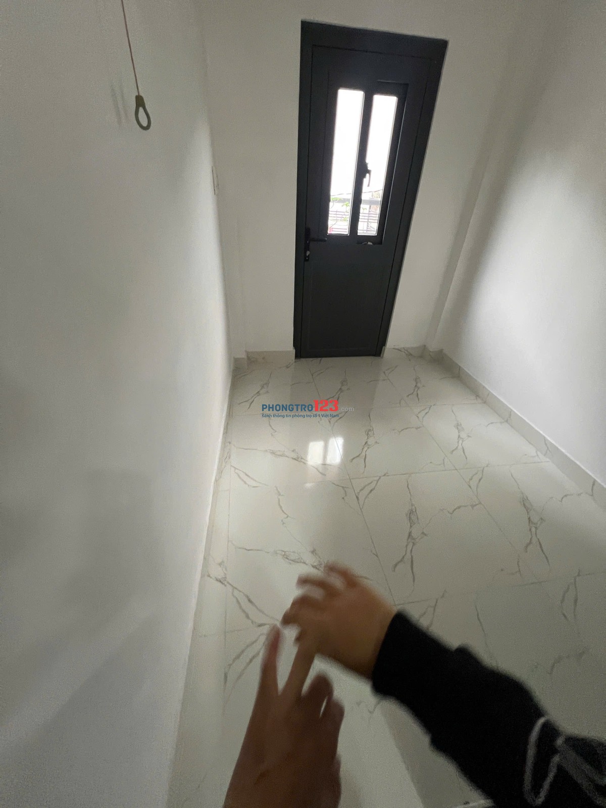 Nhà nguyên căn nhỏ xinh, gần chợ, siêu thị