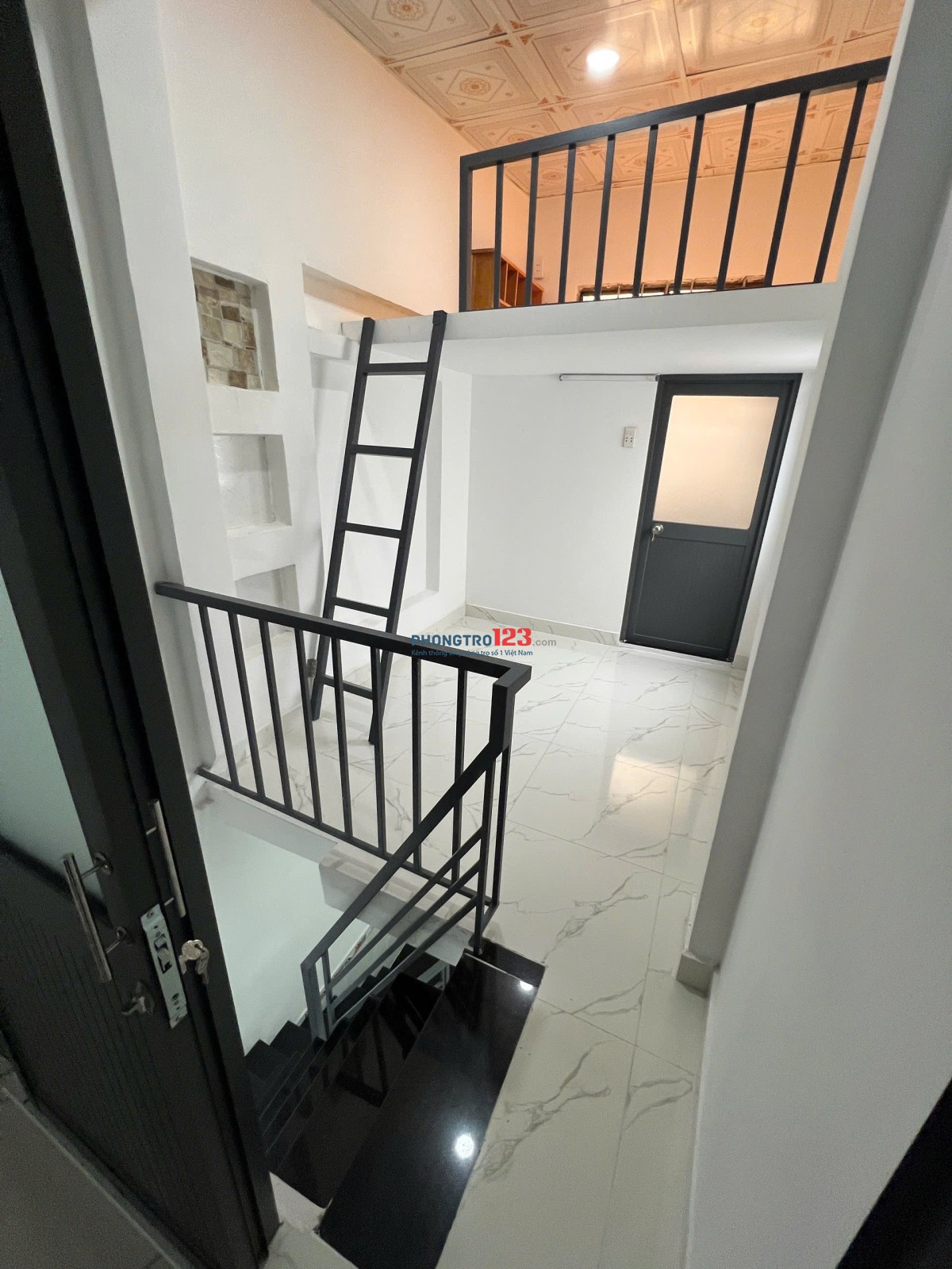 Nhà nguyên căn nhỏ xinh, gần chợ, siêu thị