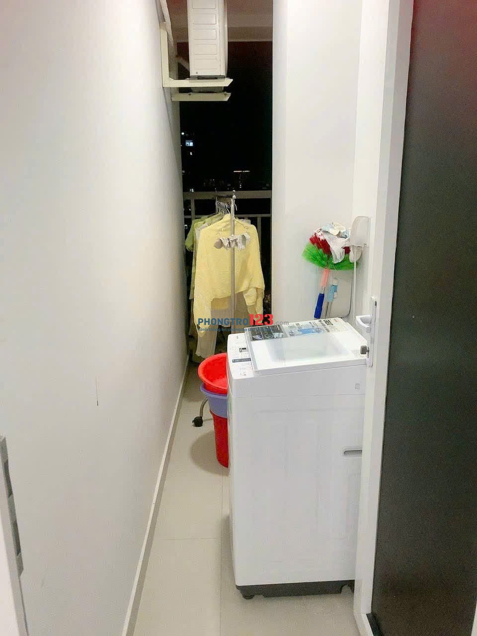 Chung cư Sky Center, Phổ Quang, TB: 1p ngủ, NT mới, ban công, 45m2, 11tr5