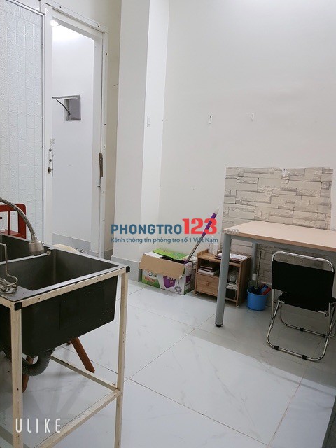 Phòng trống, mới sửa , an ninh tốt , giờ tự do , gần chợ , sạch sẽ . Thích hợp ở lâu dài