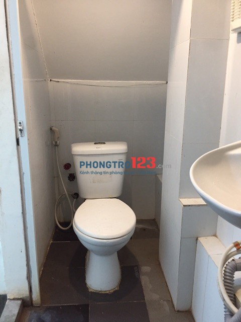 Phòng trống, mới sửa , an ninh tốt , giờ tự do , gần chợ , sạch sẽ . Thích hợp ở lâu dài