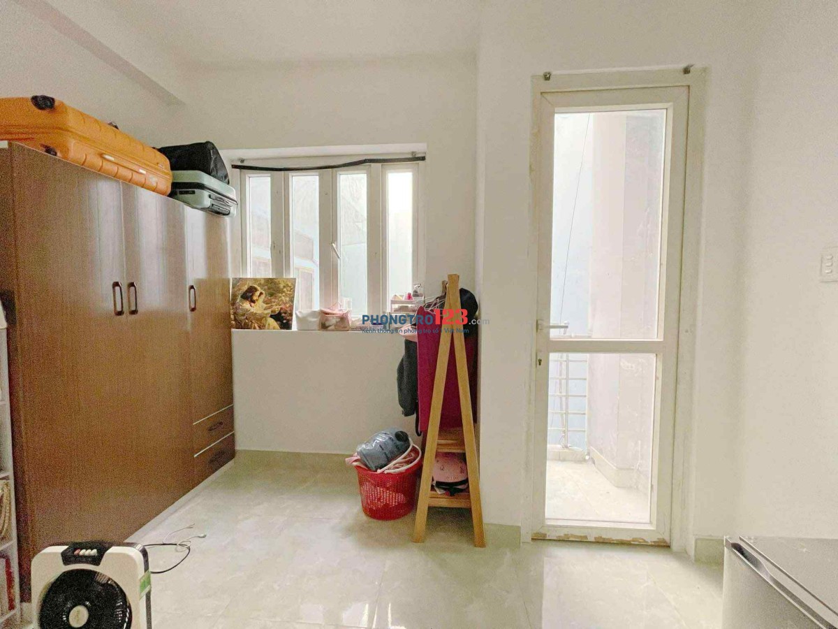 STUDIO FULL NỘI THẤT BAN CÔNG NGAY LÊ VĂN SỸ QUẬN 3 GIÁP PHÚ NHUẬN , QUẬN 1 RA 3/2 CHỈ 5P ĐI XE