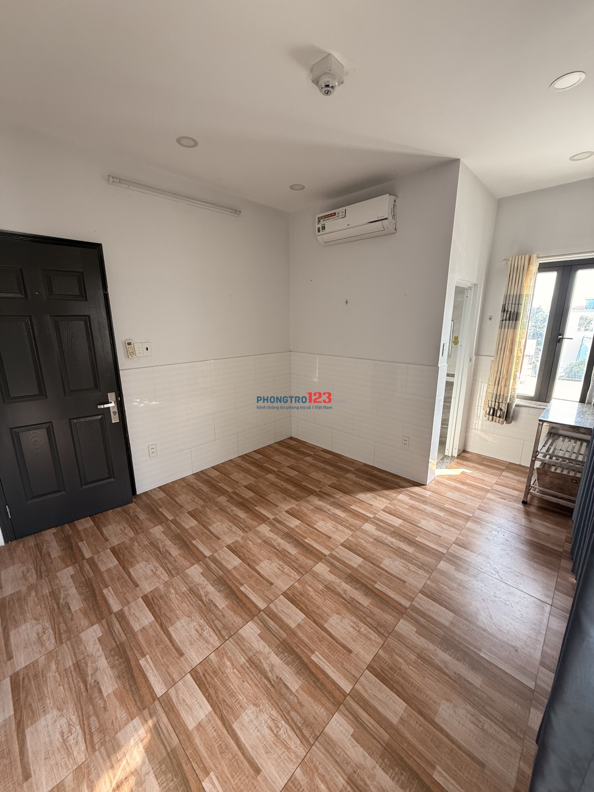 Phòng trọ núp hẻm Lê Văn Thịnh giao với Nguyễn Duy Trinh (Quận2 cũ)