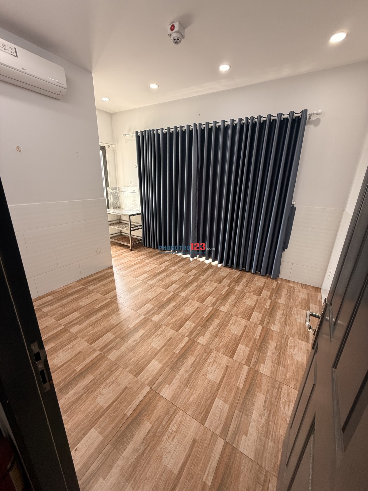 Phòng trọ núp hẻm Lê Văn Thịnh giao với Nguyễn Duy Trinh (Quận2 cũ)