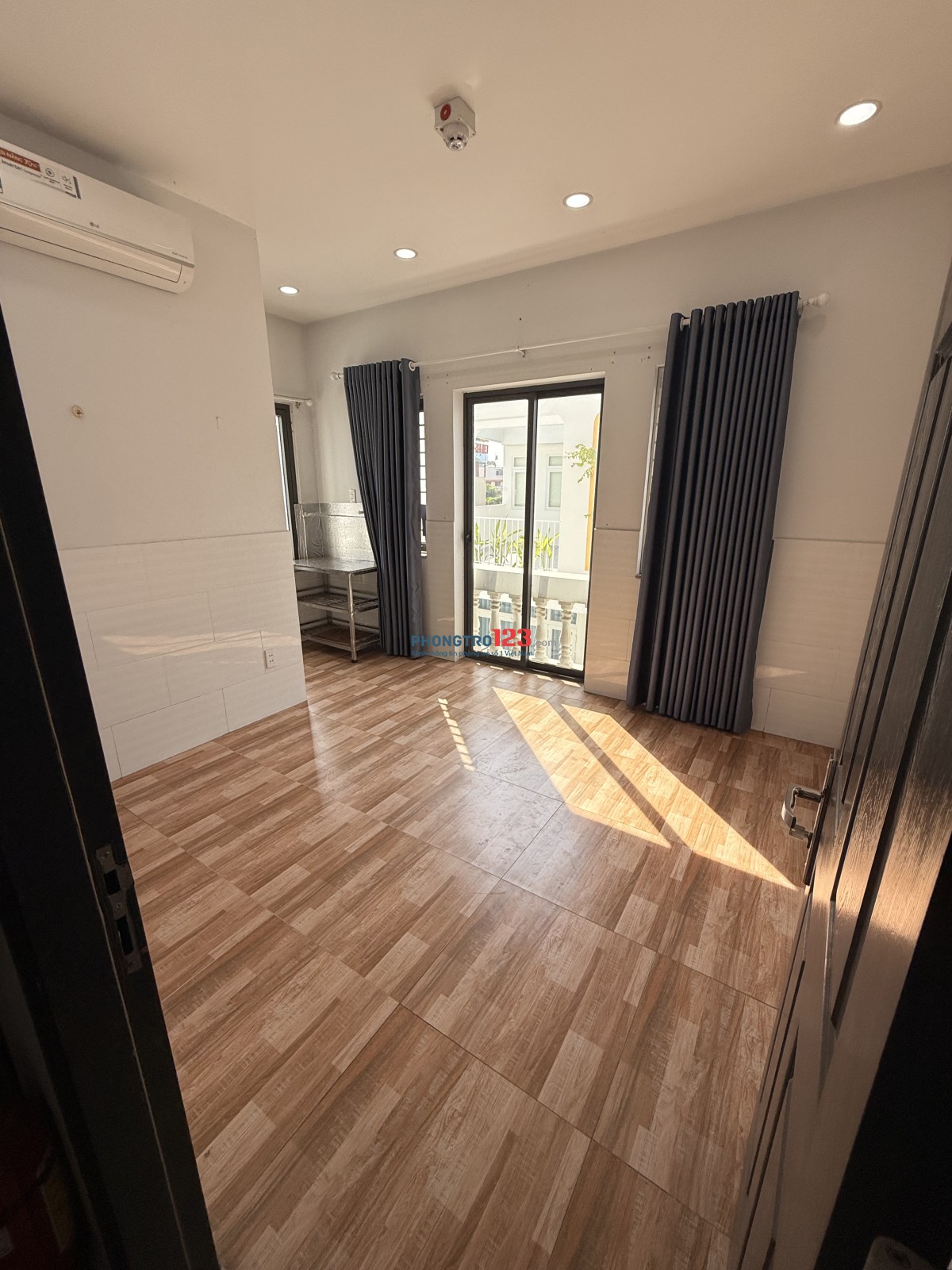 Phòng trọ núp hẻm Lê Văn Thịnh giao với Nguyễn Duy Trinh (Quận2 cũ)