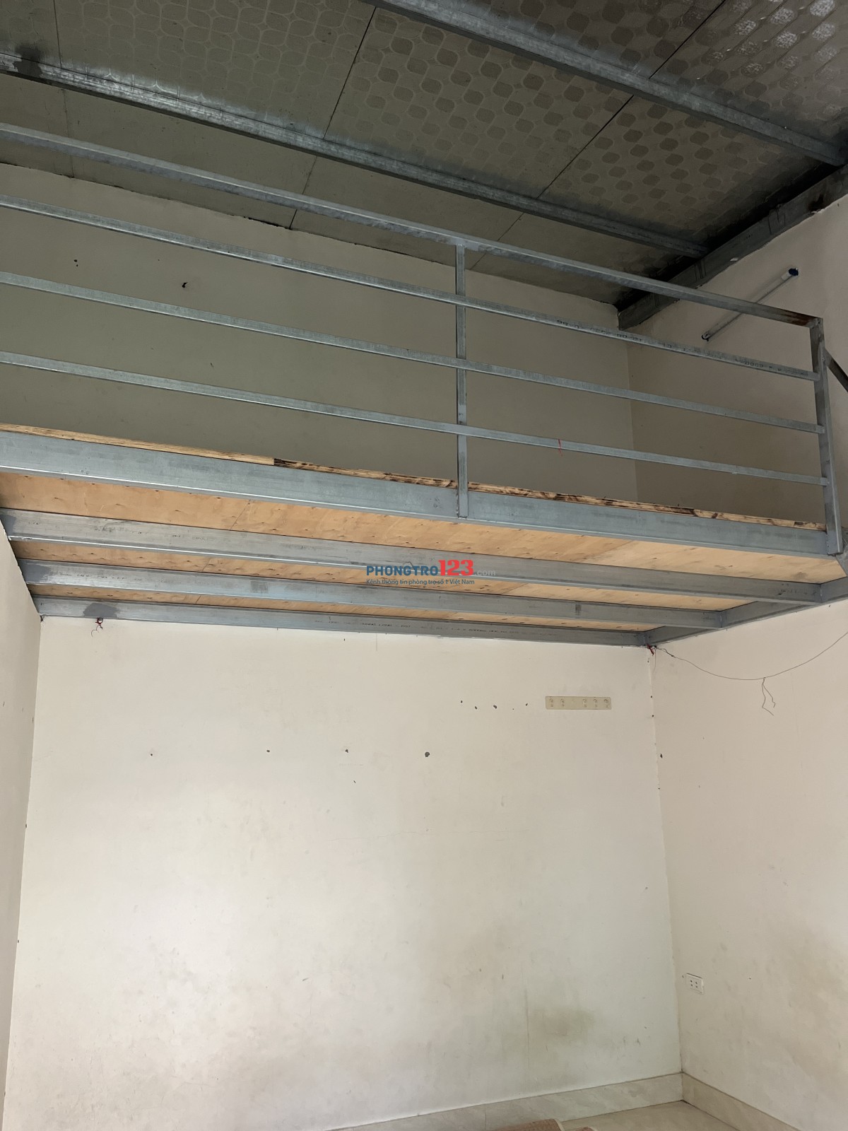 Phòng trọ cho thuê đầy đủ tiện nghi, có nha tắm và vệ sinh riêng biệt.