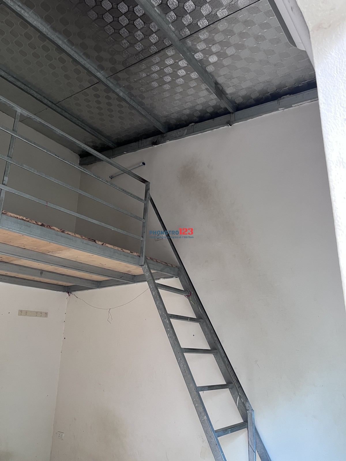 Phòng trọ cho thuê đầy đủ tiện nghi, có nha tắm và vệ sinh riêng biệt.