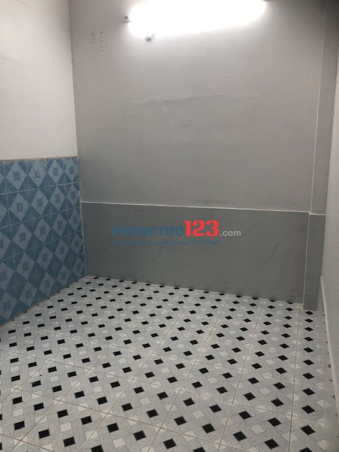 Phòng trống, mới sửa , an ninh tốt , giờ tự do , gần chợ , sạch sẽ . Thích hợp ở lâu dài