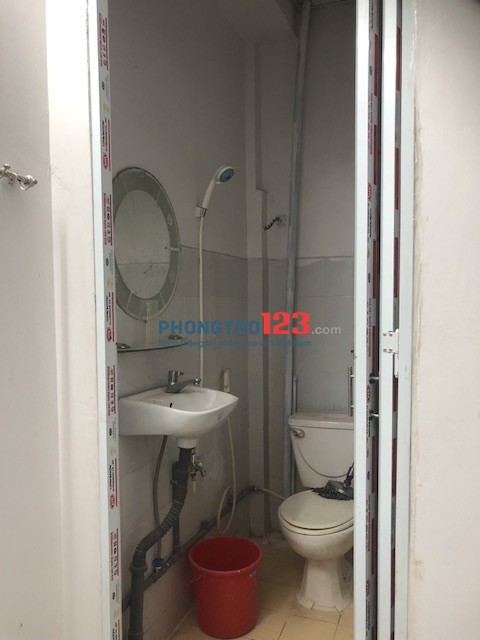 Phòng trống, mới sửa , an ninh tốt , giờ tự do , gần chợ , sạch sẽ . Thích hợp ở lâu dài