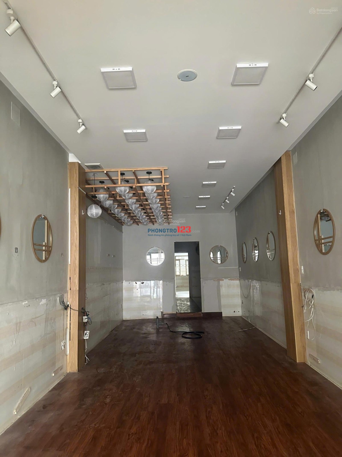 Cho thuê nhà nguyên căn - Nhà mặt tiền kinh doanh 61 Phan Huy Ích, phường 15, quận Tân Bình