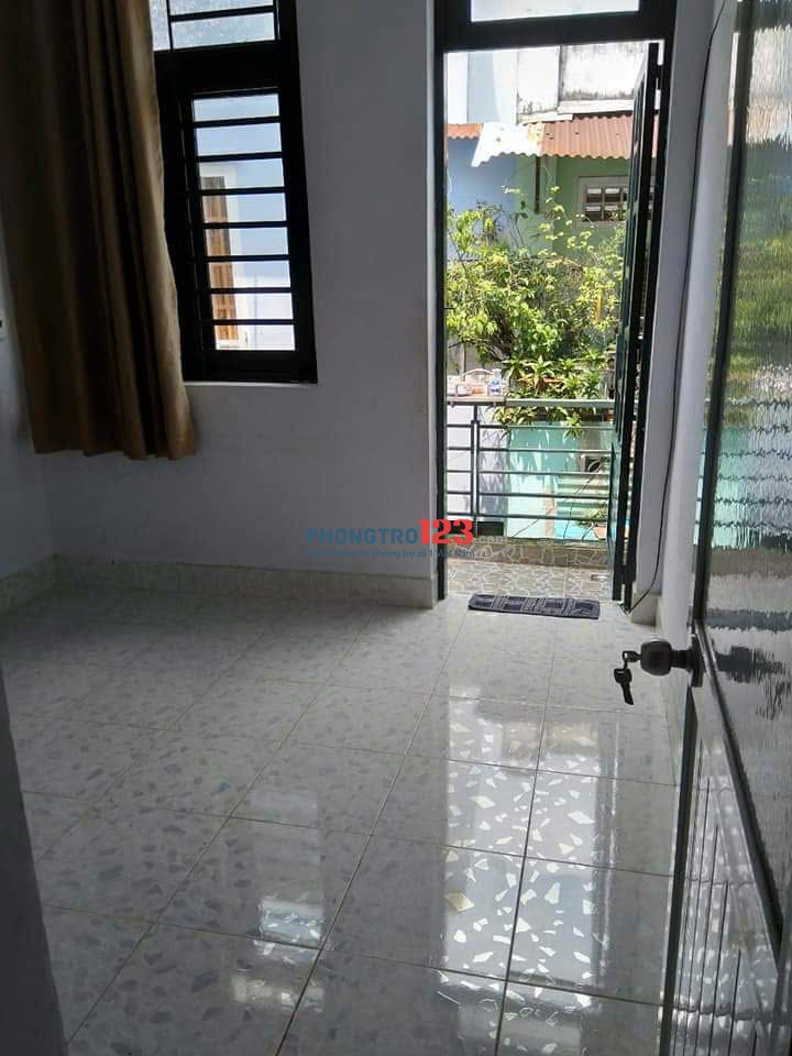 Cho Thuê Nhà 1 Trệt, 1 Lầu - 2PN ban Công 60m2 - XVNT, Ngã Tư Hàng Xanh