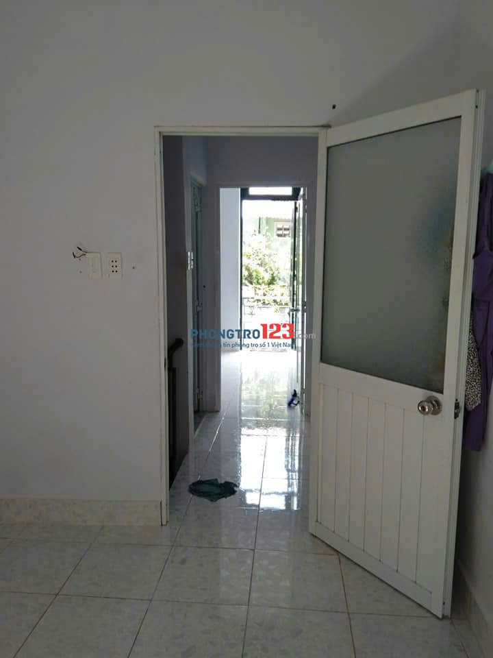 Cho Thuê Nhà 1 Trệt, 1 Lầu - 2PN ban Công 60m2 - XVNT, Ngã Tư Hàng Xanh