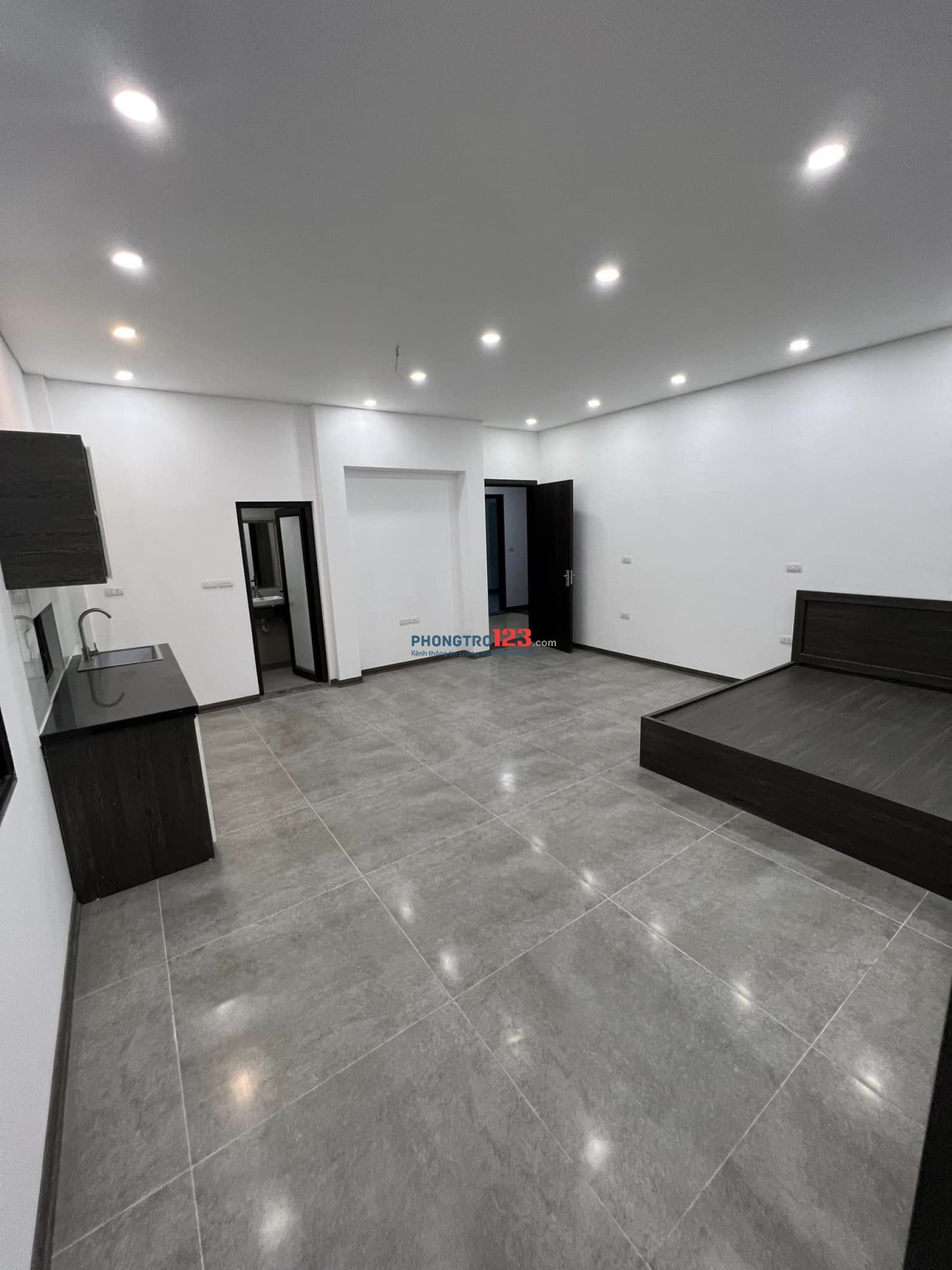 Cho thuê phòng 35m2 full đồ khép kín Trịnh Công Sơn, Tây Hồ