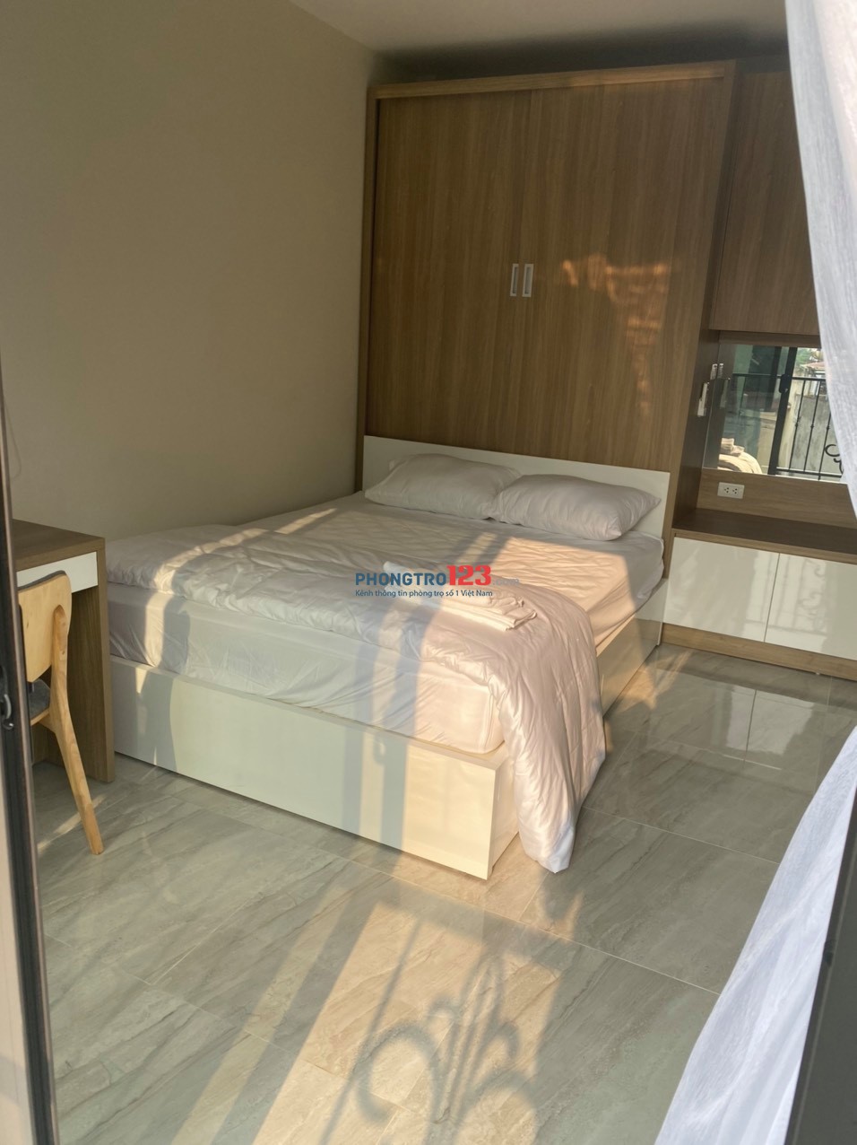 Căn hộ 1k1n sân thượng view hồ full nội thất tai Lạc Long Quân Tây Hồ