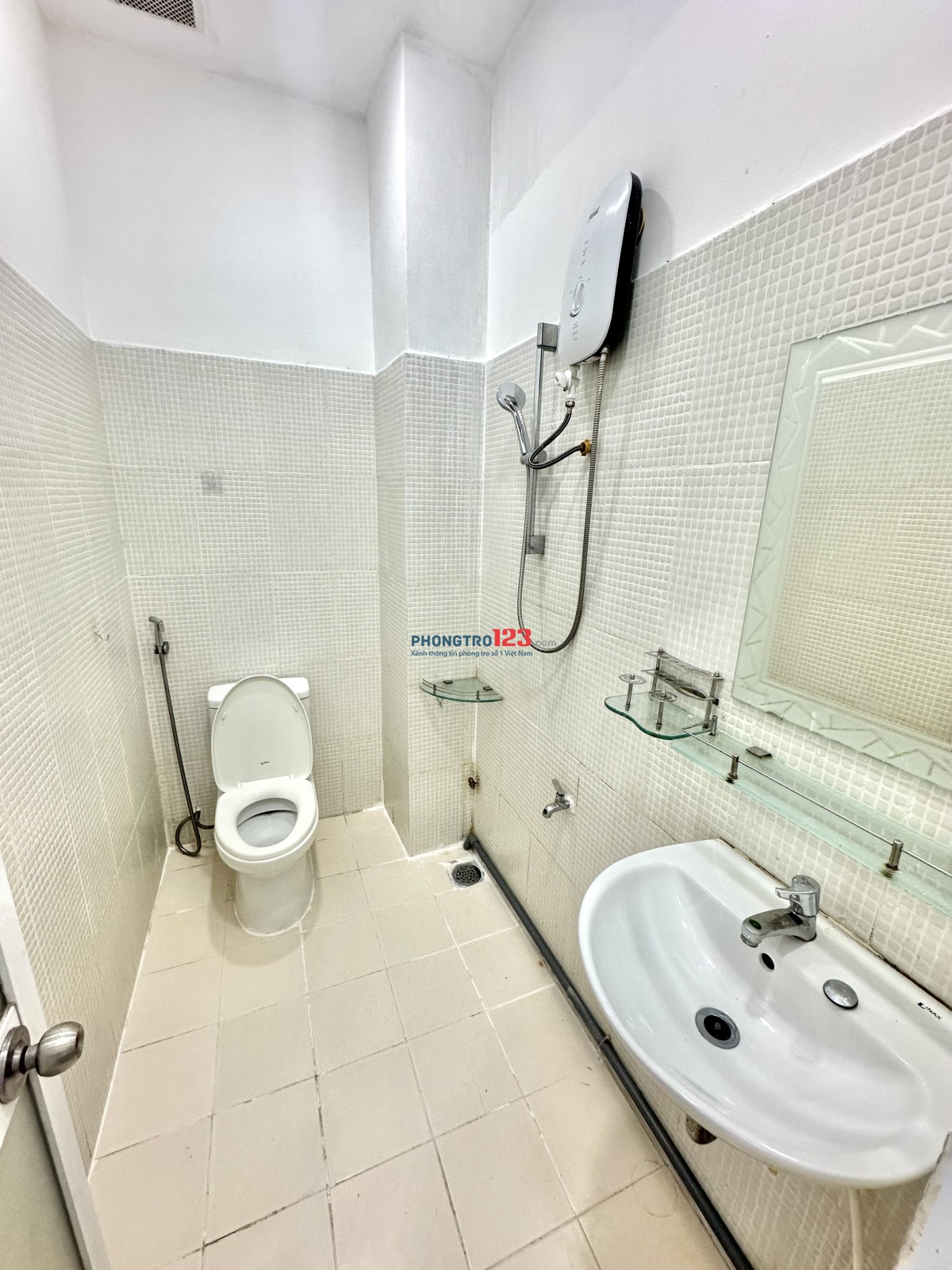 Phòng cửa sổ thoáng sau Giga Mall, giờ giấc tự do, an ninh