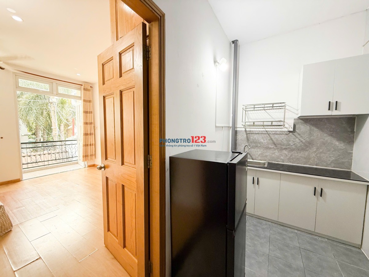 Cho thuê phòng studio tách bếp bancol rộng thoáng ngay ngã tư bảy hiền