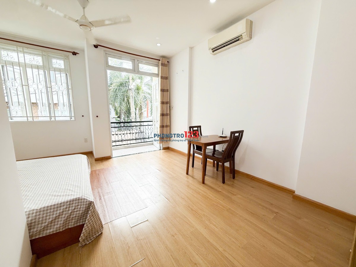 Cho thuê phòng studio tách bếp bancol rộng thoáng ngay ngã tư bảy hiền