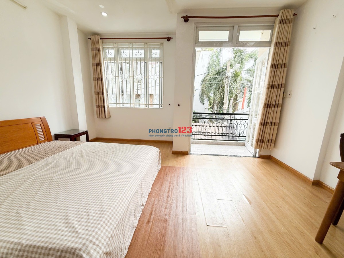 Cho thuê phòng studio tách bếp bancol rộng thoáng ngay ngã tư bảy hiền