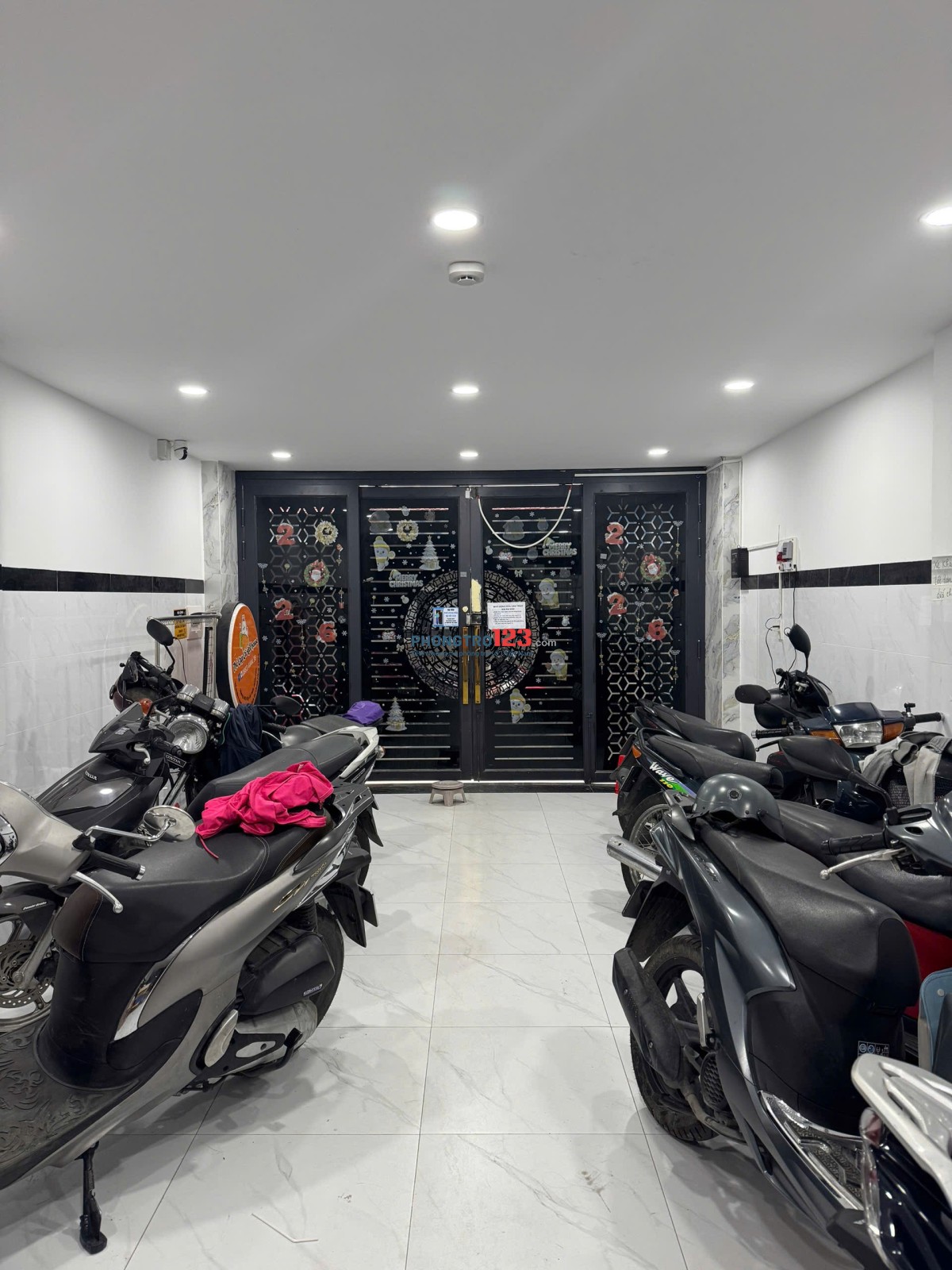 PHÒNG MỚI 100% FULL NỘI THẤT XÁCH VALI VÀO Ở. sát chợ xóm mới, trg học 6 bước chân