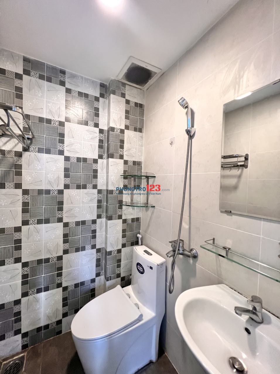 PHÒNG BAN CÔNG MỚI XÂY - TIỆN NGHI NGAY NHÀ GA T3