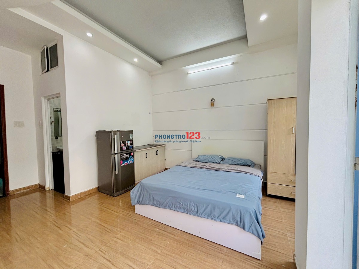 TRỌ BÌNH THẠNH GẦN CHỢ BÀ CHIỂU, ĐH VĂN LANG 34m2 BAN CÔNG THOÁNG NƠ TRANG LONG BÌNH THẠNH