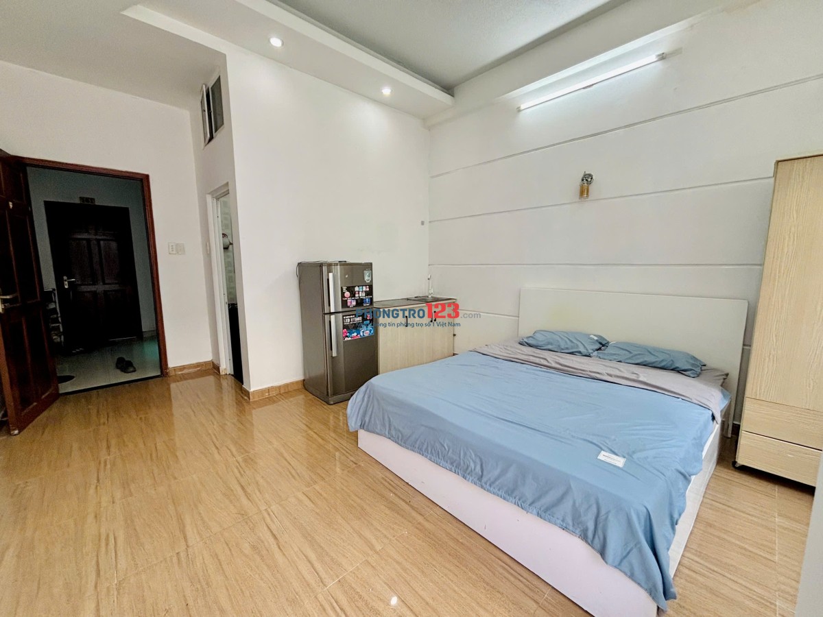 TRỌ BÌNH THẠNH GẦN CHỢ BÀ CHIỂU, ĐH VĂN LANG 34m2 BAN CÔNG THOÁNG NƠ TRANG LONG BÌNH THẠNH