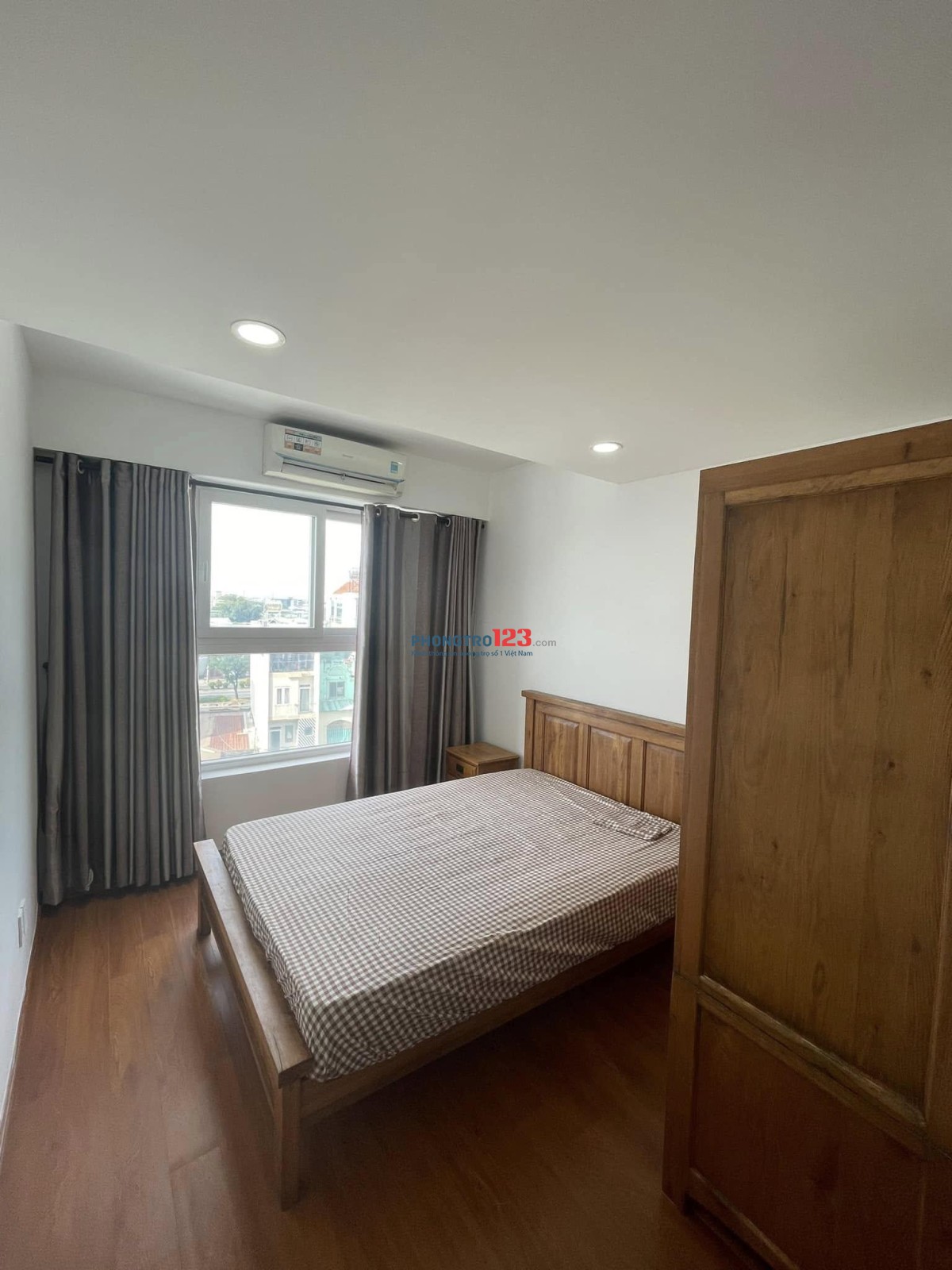 Căn hộ chung cư Ruby Tân Bình 140m2, 3p ngủ, full Nội thất giá 12tr/th