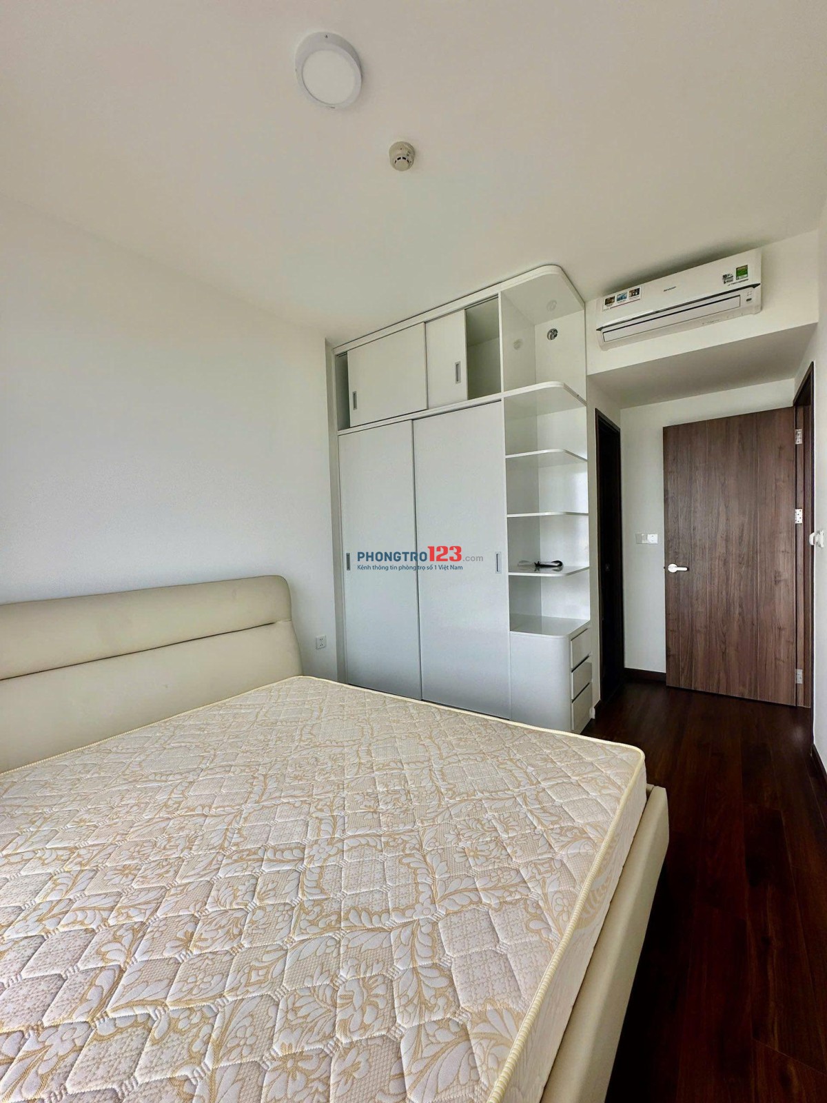 Căn hộ 96m2, 2p ngủ, Nội thất, C/c Ruby Tân Bình - giá 10,5tr