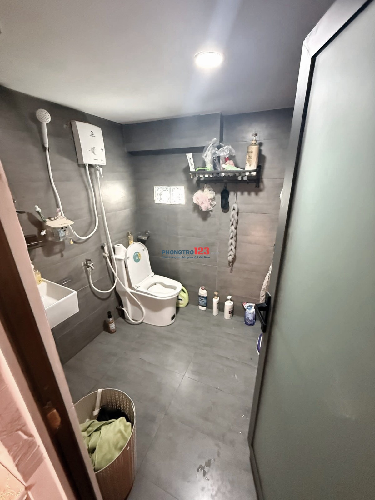 Ngay quận 10 giá Ok, full nội thất máy giặt riêng , thoáng mát sạch sẽ, tiện đi lại ueh, bách